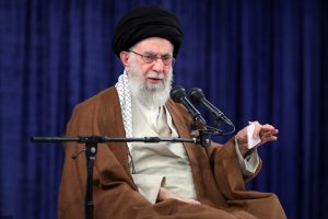 <span style='color:#808080;font-size:12px;'>رهبر معظم انقلاب اسلامی ایران در دیدار مسئولان، کارگزاران و جمعی از زائران بیت‌الله الحرام؛</span><br>طوری فرهنگ‌سازی کنید که تا اسم حج می‌آید جوان امروزی ما به یاد مفاهیمی چون تمدن سازی، اتحاد جهانی و فرامرزی و رفع تمایز بیفتد